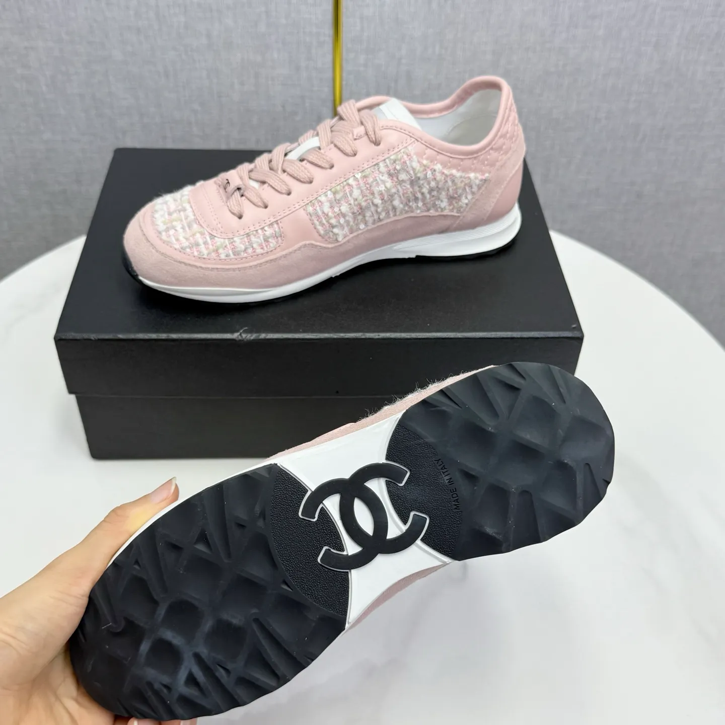👟👟Ex-factory price 560👟👟Chanel Panda Shoes! 2025 counter's top casual sports shoes. This classic design; the upper is electro-embroidered with a variety of techniques; the outsole is fashionable and sporty; the unusual inclusion of a variety of color matching elements... The diversified mix and match is very good-looking and versatile, and can be used for leisure, fashion, sports, and outdoor... ꫛꫀꪝ Go➫ Materials: ❶Upper made of: original imported first-layer silk cowhide + original waterproof cloth + original first-layer cowhide ❷Inner lining: Original Yangli+wang ❸ Outsole based on: Original TPU combination outsole Counter boutique packaging complete set for women 35–41